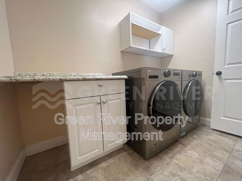 Amazing 4 bedroom home with St Johns River Views Available Now! property image