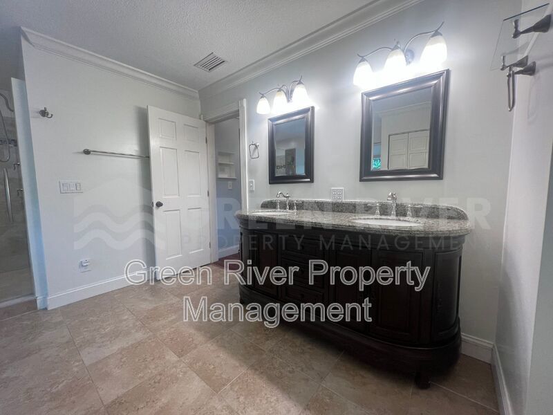 Amazing 4 bedroom home with St Johns River Views Available Now! property image