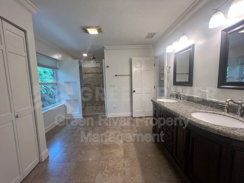 Amazing 4 bedroom home with St Johns River Views Available Now! property image