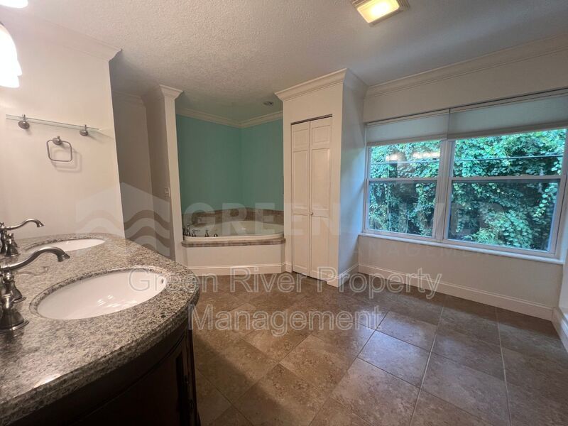 Amazing 4 bedroom home with St Johns River Views Available Now! property image