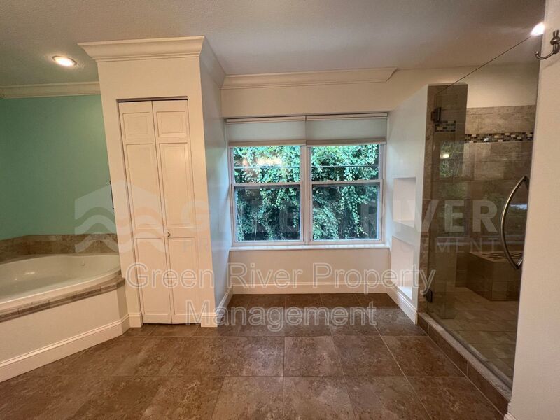 Amazing 4 bedroom home with St Johns River Views Available Now! property image