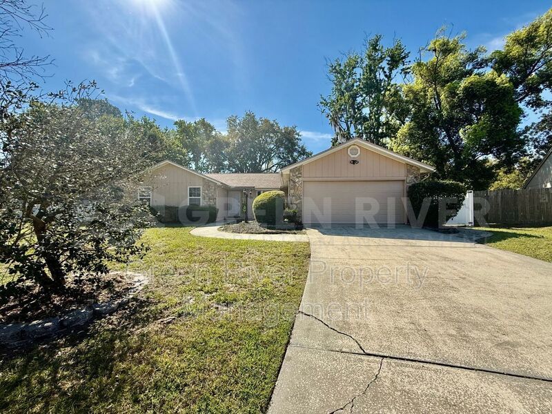 Pool home in Orange Park! property image