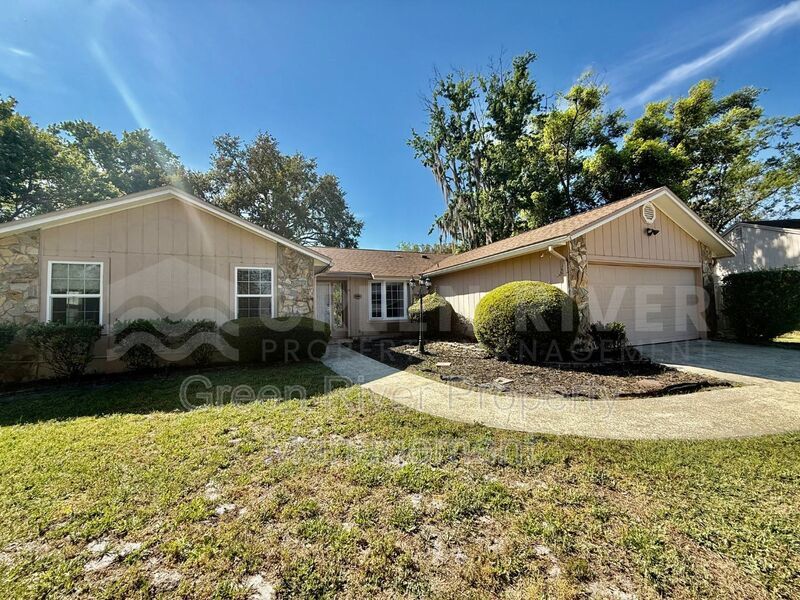 Pool home in Orange Park! property image