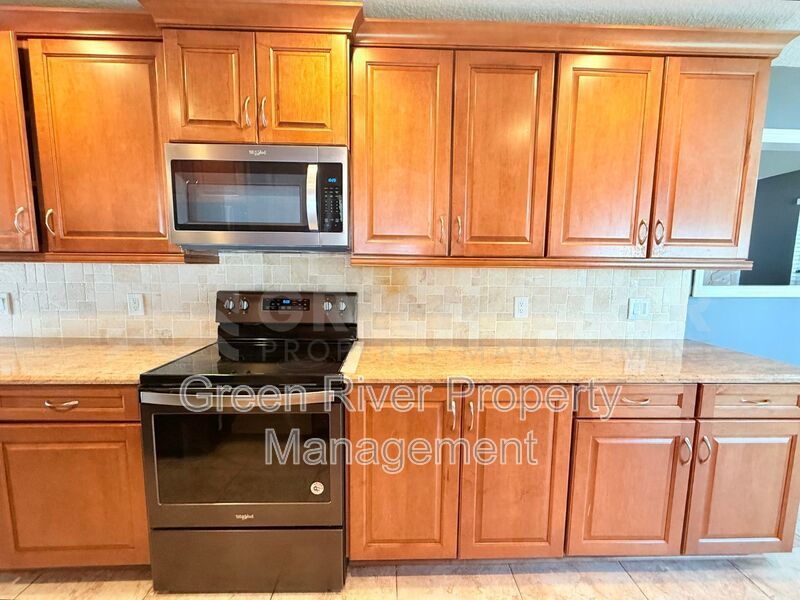 Pool home in Orange Park! property image