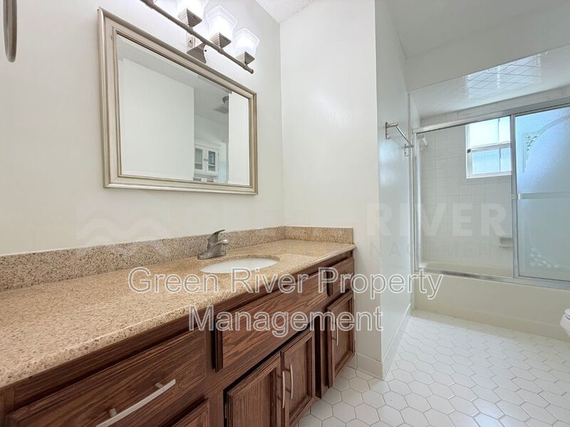 Pool home in Orange Park! property image