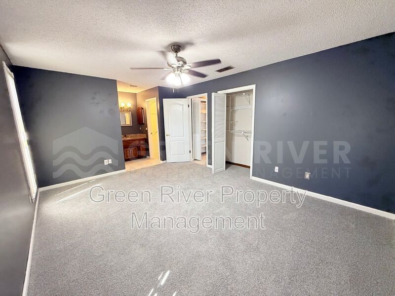 Pool home in Orange Park! property image