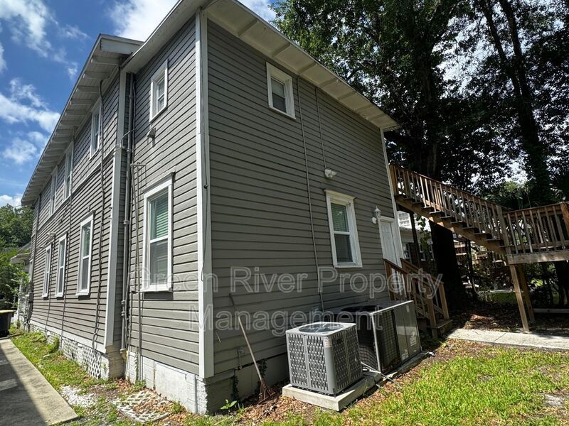 Charming 2-Bedroom Duplex in the Heart of Riverside property image