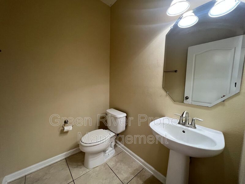 Large family home in Autumn Point property image