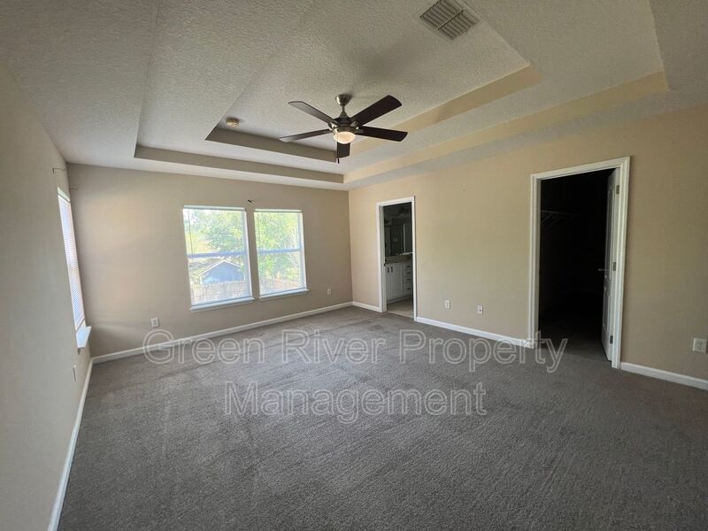 Large family home in Autumn Point property image