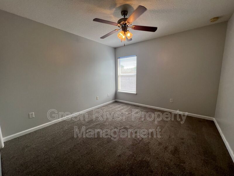 Large family home in Autumn Point property image