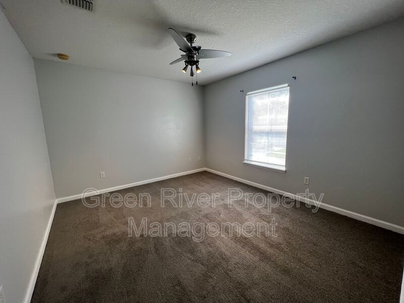 Large family home in Autumn Point property image