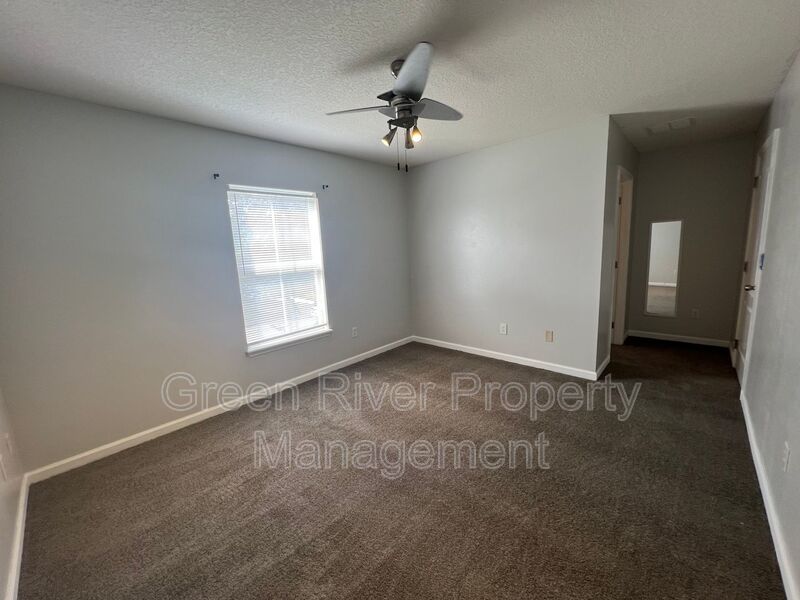 Large family home in Autumn Point property image