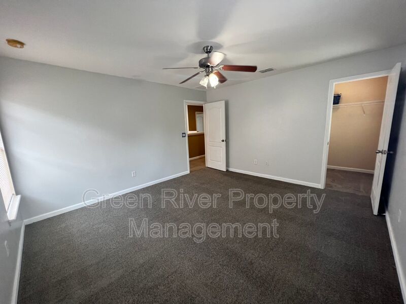 Large family home in Autumn Point property image