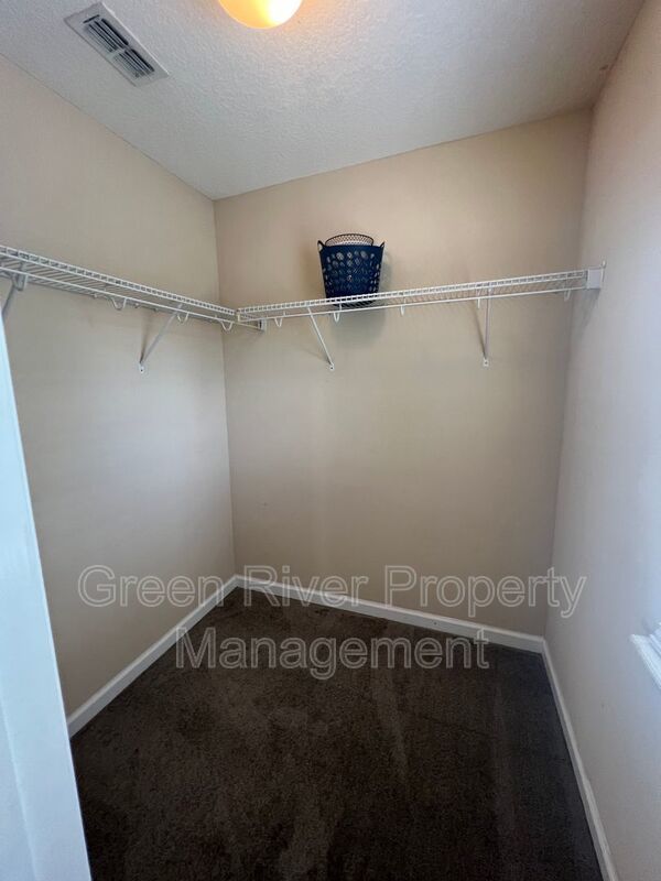 Large family home in Autumn Point property image