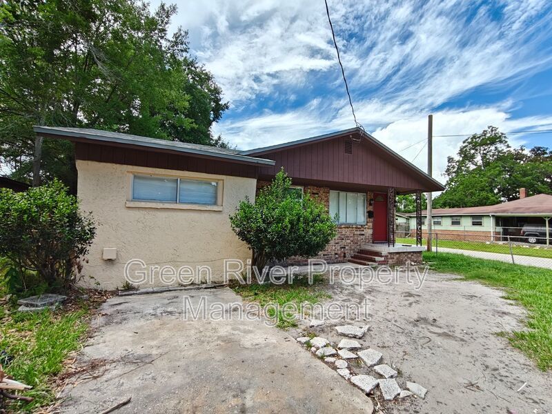 Charming Updated Home with Bonus Room property image