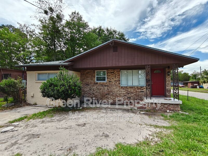 Charming Updated Home with Bonus Room property image