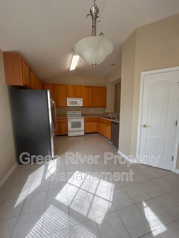 Primary Suite Downstairs + Eagle Harbor Amenities Included! property image