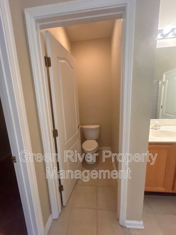 Primary Suite Downstairs + Eagle Harbor Amenities Included! property image