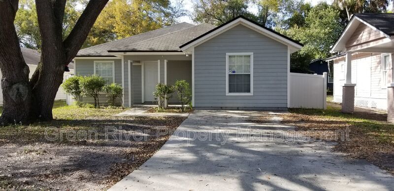 Charming 4 Bedroom 2 Bath Home!! property image