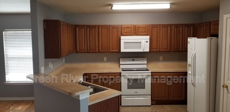 Charming 4 Bedroom 2 Bath Home!! property image