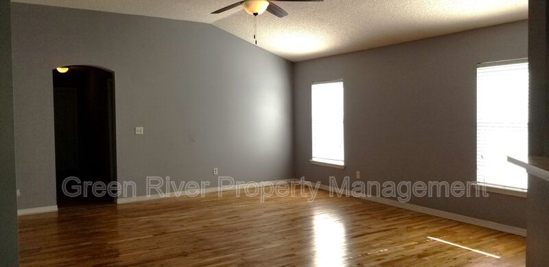 Charming 4 Bedroom 2 Bath Home!! property image