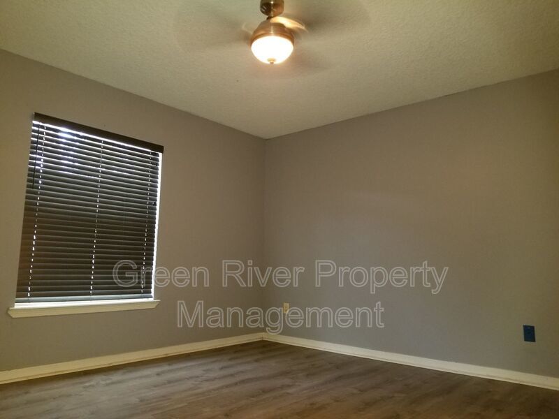 Charming 4 Bedroom 2 Bath Home!! property image