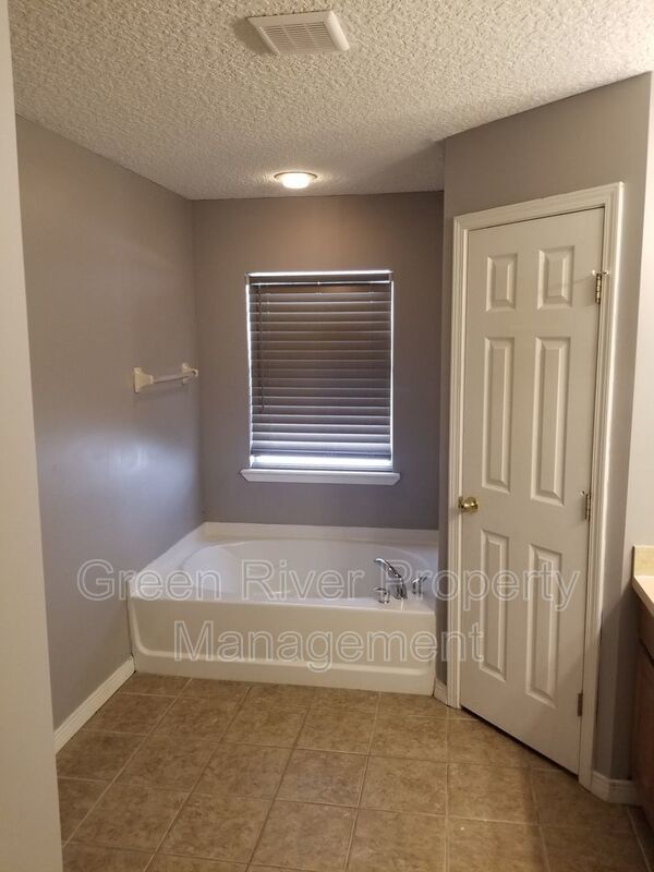 Charming 4 Bedroom 2 Bath Home!! property image