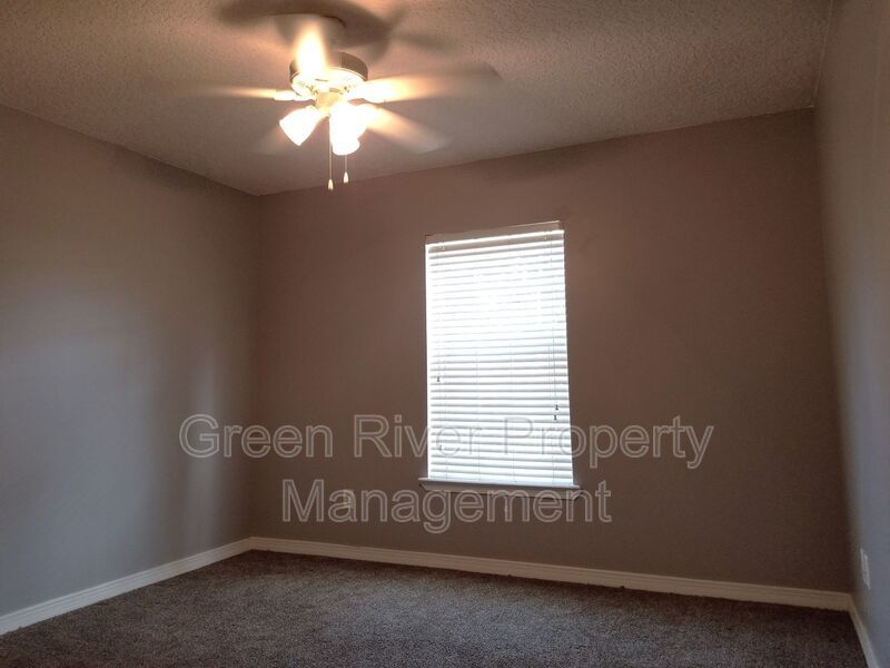 Charming 4 Bedroom 2 Bath Home!! property image