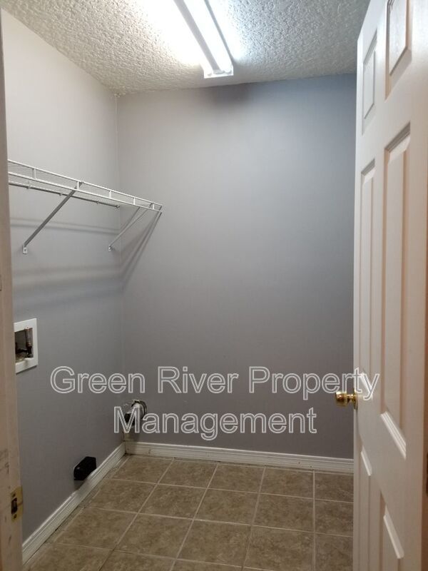 Charming 4 Bedroom 2 Bath Home!! property image