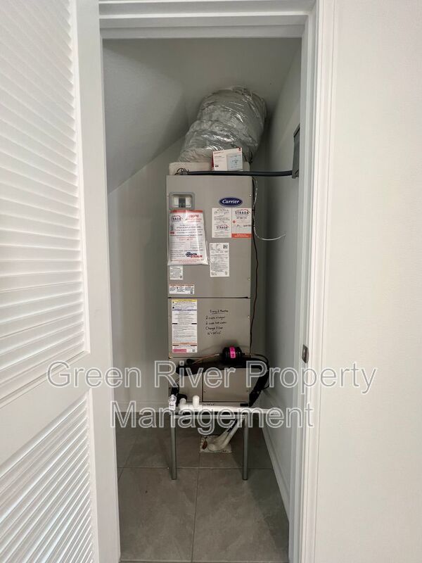 Brand new Townhome in Bridgwater property image