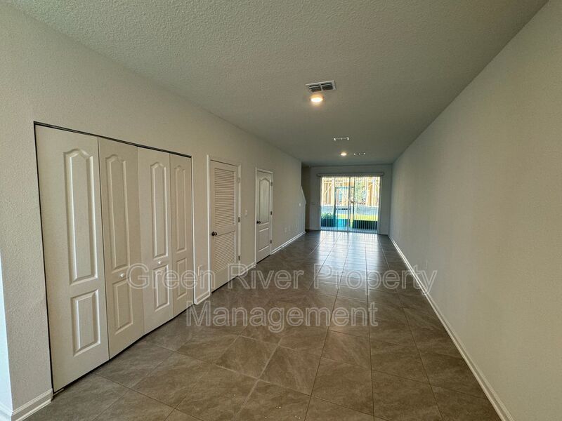 Pet-friendly, 3 bedrooms, 2.5 baths, a screened porch, and great St. Augustine location!! property image