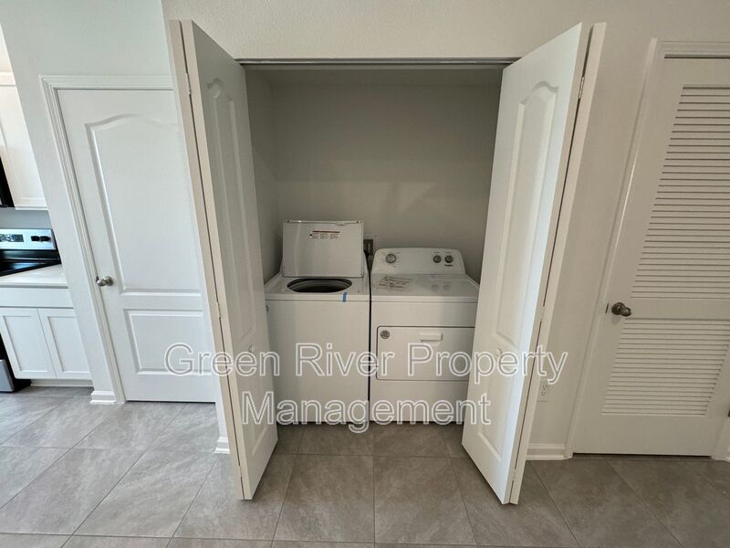 Pet-friendly, 3 bedrooms, 2.5 baths, a screened porch, and great St. Augustine location!! property image