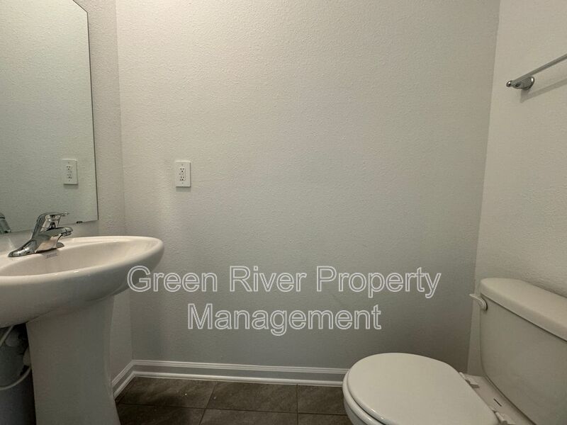 Pet-friendly, 3 bedrooms, 2.5 baths, a screened porch, and great St. Augustine location!! property image