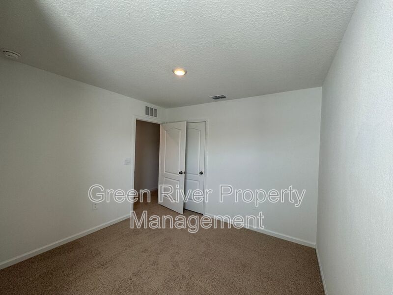 Pet-friendly, 3 bedrooms, 2.5 baths, a screened porch, and great St. Augustine location!! property image