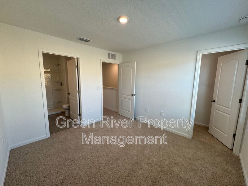 Pet-friendly, 3 bedrooms, 2.5 baths, a screened porch, and great St. Augustine location!! property image