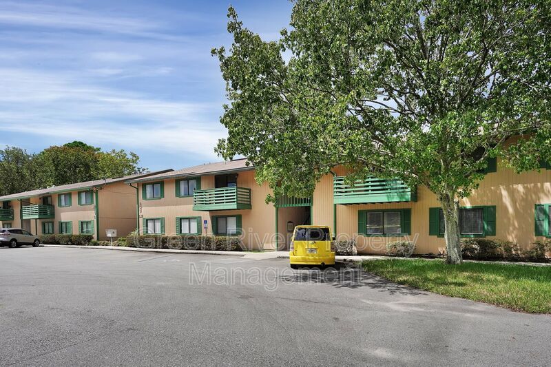 2 bedroom condo in Crown Point ! property image