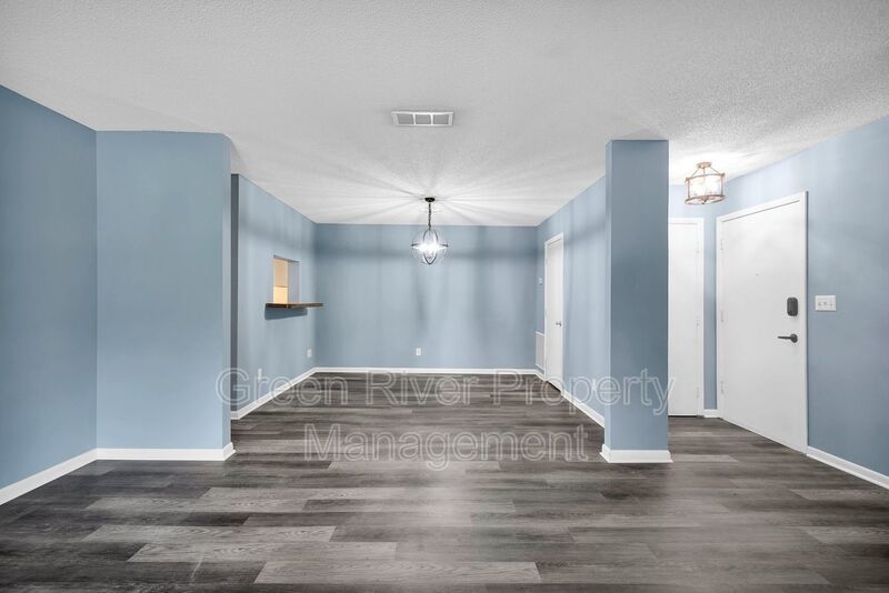 2 bedroom condo in Crown Point ! property image