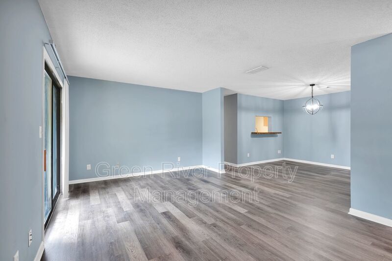 2 bedroom condo in Crown Point ! property image