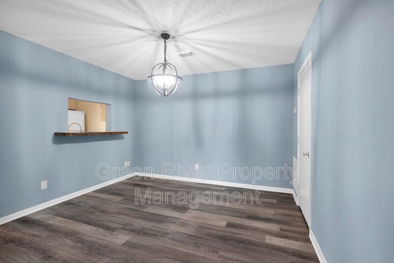 2 bedroom condo in Crown Point ! property image