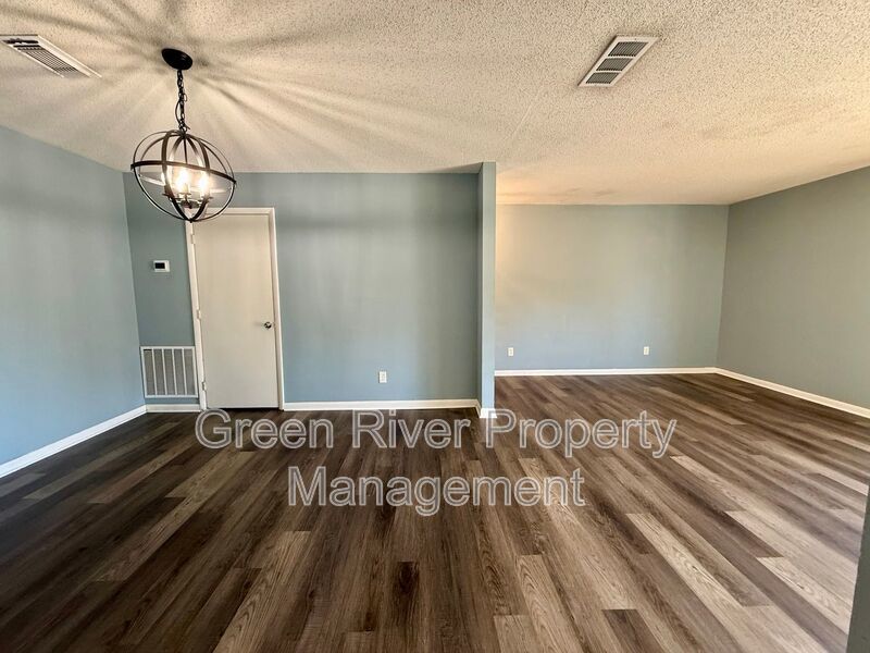 2 bedroom condo in Crown Point ! property image