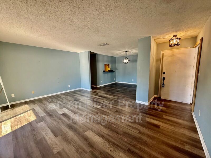 2 bedroom condo in Crown Point ! property image