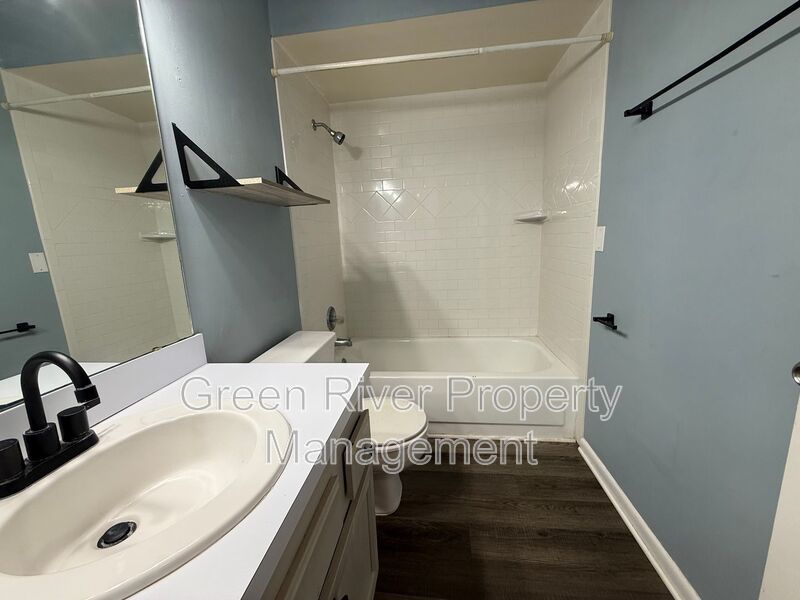 2 bedroom condo in Crown Point ! property image