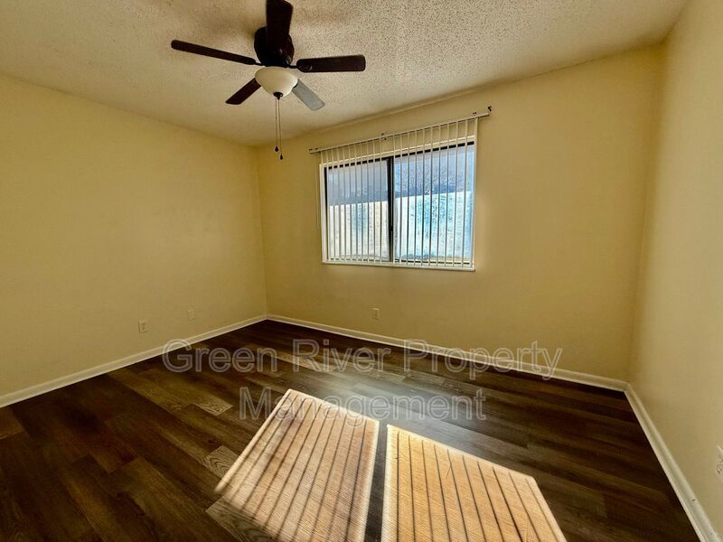 2 bedroom condo in Crown Point ! property image