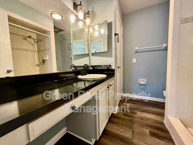 2 bedroom condo in Crown Point ! property image