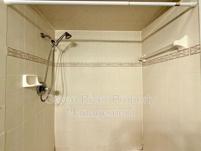 2 bedroom condo in Crown Point ! property image