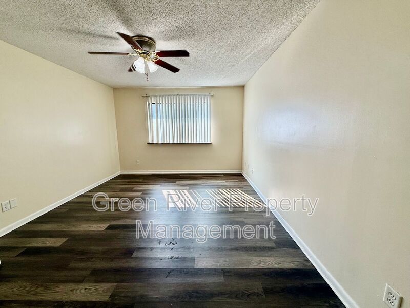 2 bedroom condo in Crown Point ! property image