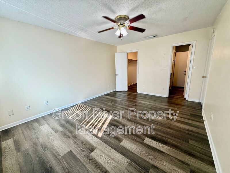 2 bedroom condo in Crown Point ! property image