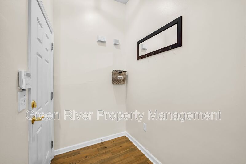 Spacious 2 Bedroom/2 Bathroom Condo in Gated Community with Pool property image