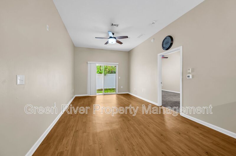 Spacious 2 Bedroom/2 Bathroom Condo in Gated Community with Pool property image