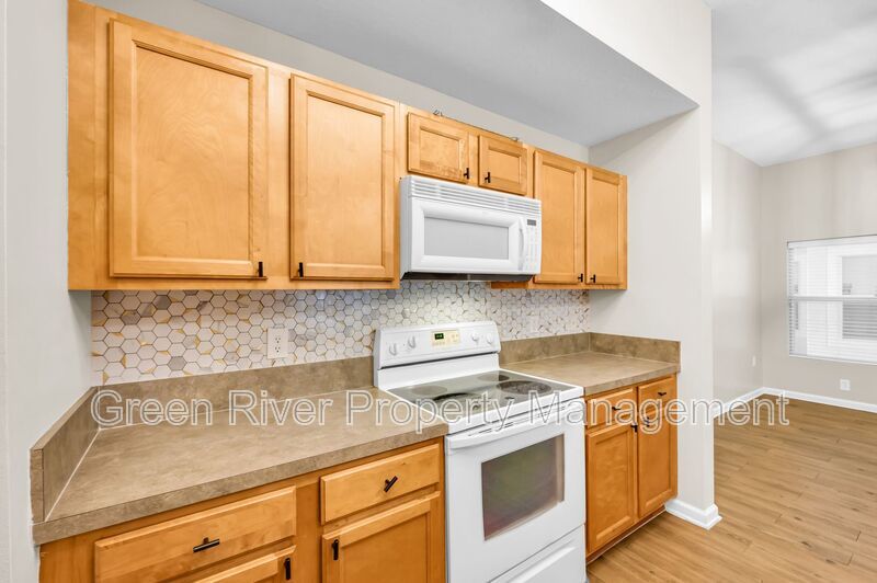 Spacious 2 Bedroom/2 Bathroom Condo in Gated Community with Pool property image